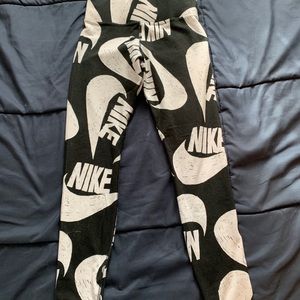 Women’s Nike Leggings size Medium